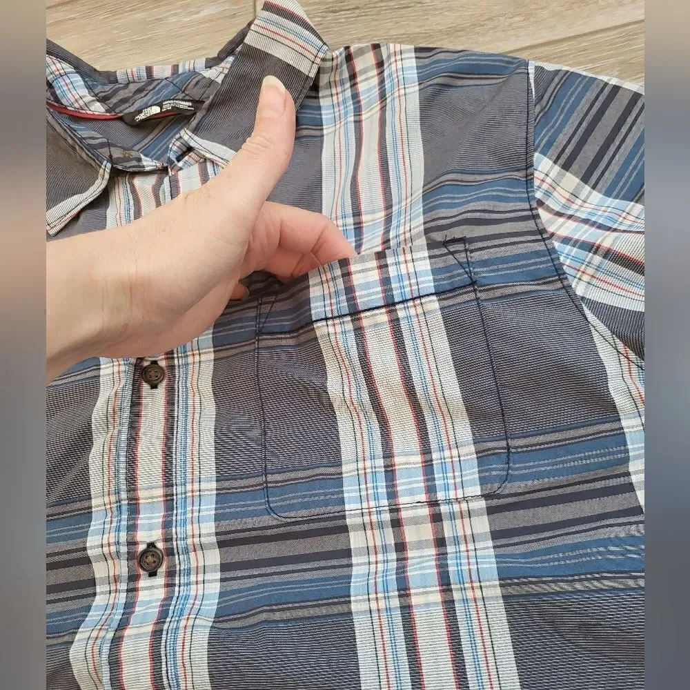 The North Face Plaid Short Sleeve Button Front Shirt Men's med